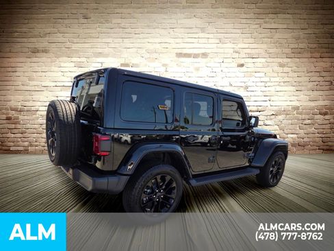 Used 2025 Jeep Wrangler Unlimited Sahara AWD/4WD image 12