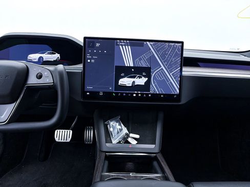 Used 2022 Tesla Model S image 18