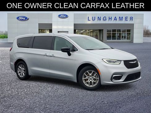 Used 2024 Chrysler Pacifica Touring-L FWD image 1