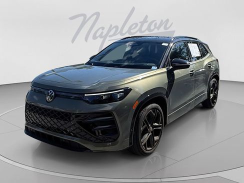 Used 2026 Volkswagen Tiguan SE R-Line FWD image 1