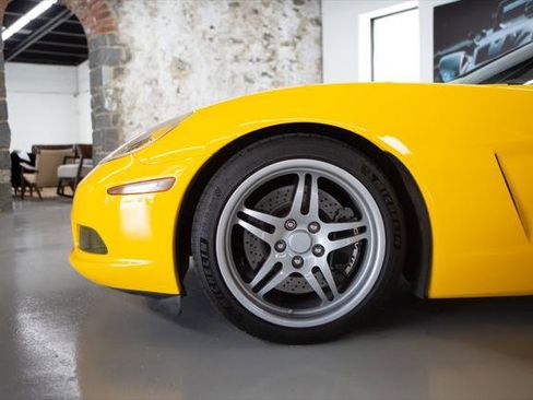 Used 2005 Chevrolet Corvette Coupe w/ Preferred Equipment Group RWD image 33