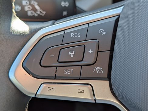 Certified 2024 Volkswagen Taos SE AWD/4WD image 32