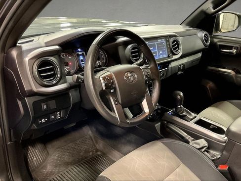 Used 2022 Toyota Tacoma TRD Sport image 17