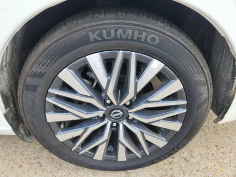 Used 2025 Nissan Altima 2.5 SV FWD image 12