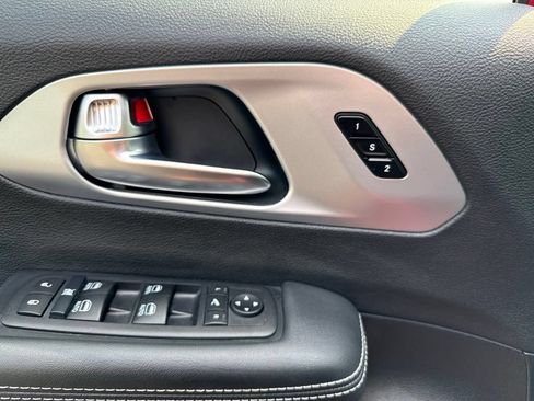 Used 2026 Chrysler Pacifica Limited FWD image 29