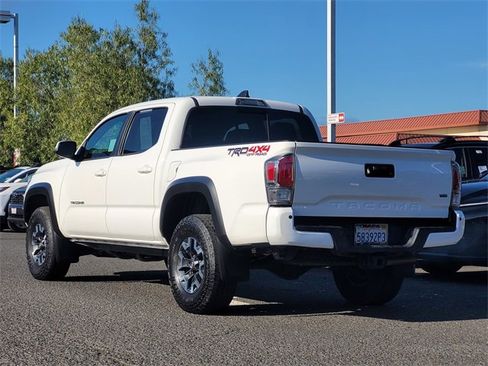 Certified 2022 Toyota Tacoma TRD Off-Road image 8
