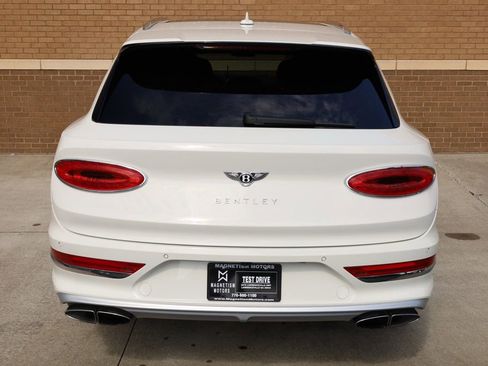 Used 2023 Bentley Bentayga Extended Wheelbase image 12