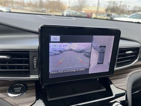 Used 2022 Ford Explorer Limited w/ Equipment Group 301A AWD/4WD image 26