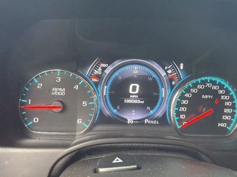 Used 2017 Chevrolet Suburban LT image 24