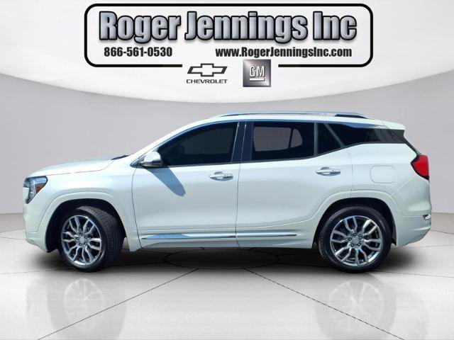 Used 2023 GMC Terrain Denali w/ Denali Premium Package AWD/4WD image 2