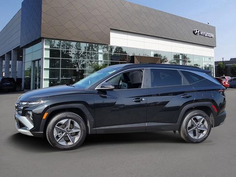 Certified 2025 Hyundai Tucson SEL image 2