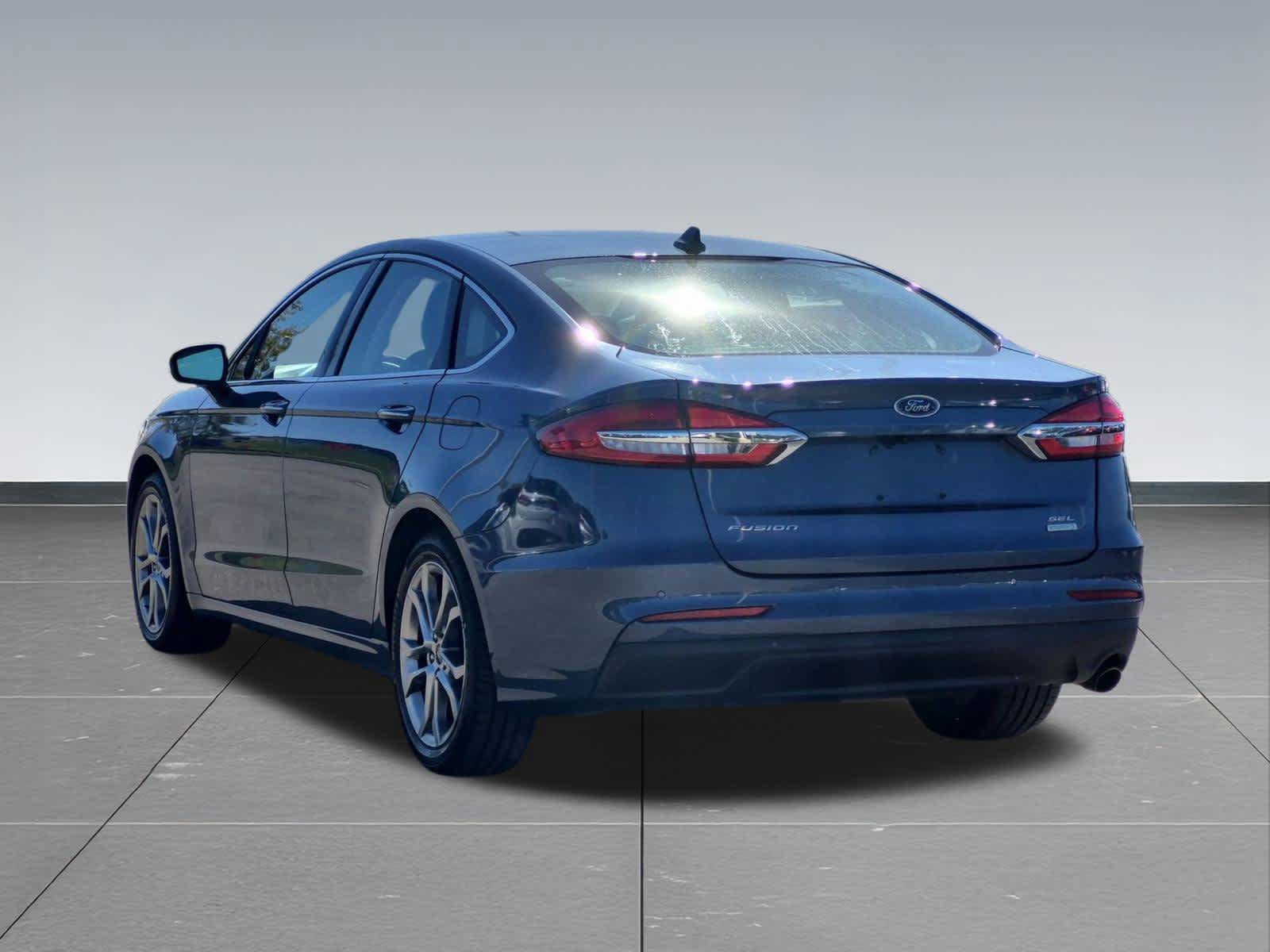 Used 2019 Ford Fusion SEL FWD image 4