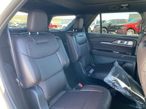 New 2026 Ford Explorer Platinum w/ LUX Leather Package AWD/4WD image 7