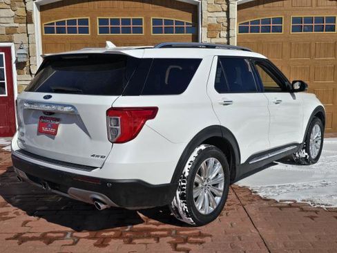 Used 2022 Ford Explorer Limited w/ Equipment Group 301A image 3