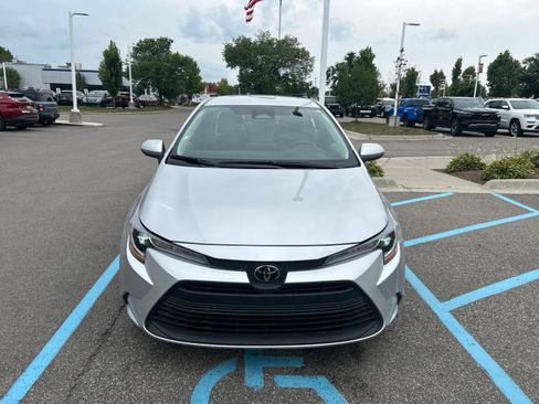 Used 2025 Toyota Corolla LE FWD image 2