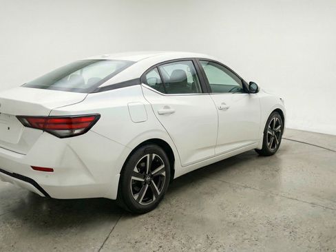 Used 2025 Nissan Sentra SV image 9