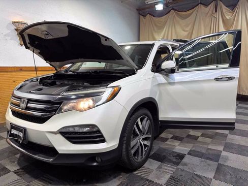 Used 2017 Honda Pilot Touring image 11