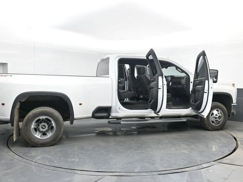 Used 2023 Chevrolet Silverado 3500 LT AWD/4WD image 47