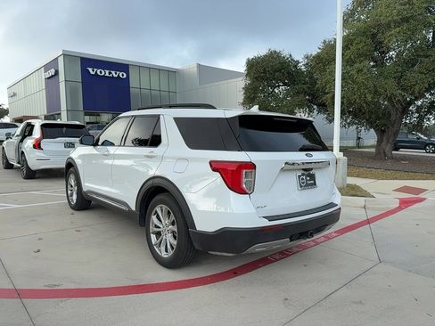 Used 2020 Ford Explorer XLT w/ Equipment Group 202A image 4