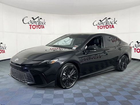 Used 2025 Toyota Camry SE FWD image 4