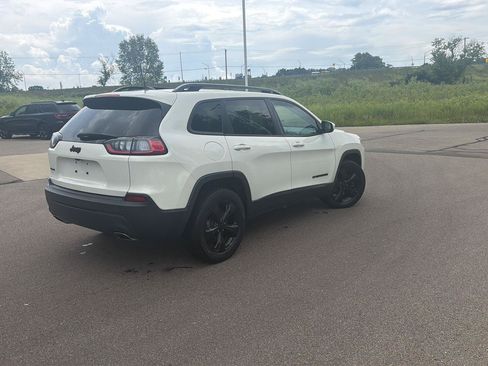 Used 2019 Jeep Cherokee Latitude Plus AWD/4WD image 6
