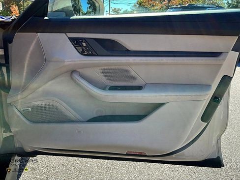 Used 2021 Porsche Taycan 4S image 21