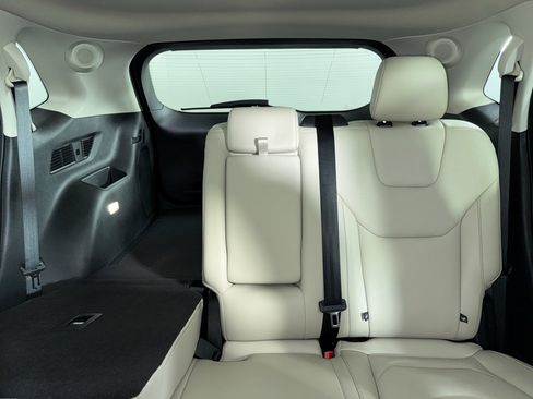 Certified 2022 Ford Edge Titanium w/ Equipment Group 301A image 6