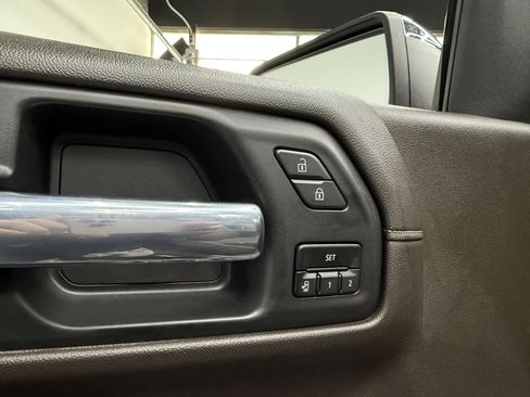 Used 2020 Chevrolet Silverado 1500 LTZ w/ LTZ Premium Package image 11