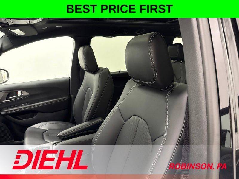 New 2027 Chrysler Pacifica Select w/ Family Tech Group FWD image 24