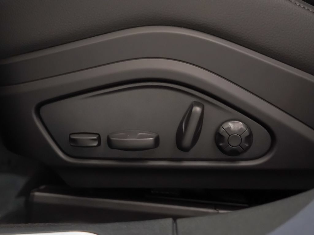 Certified 2026 Porsche Panamera 4 AWD/4WD image 30