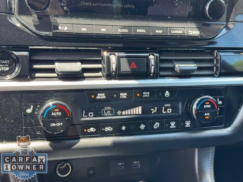 Used 2025 Nissan Pathfinder SL AWD/4WD image 31