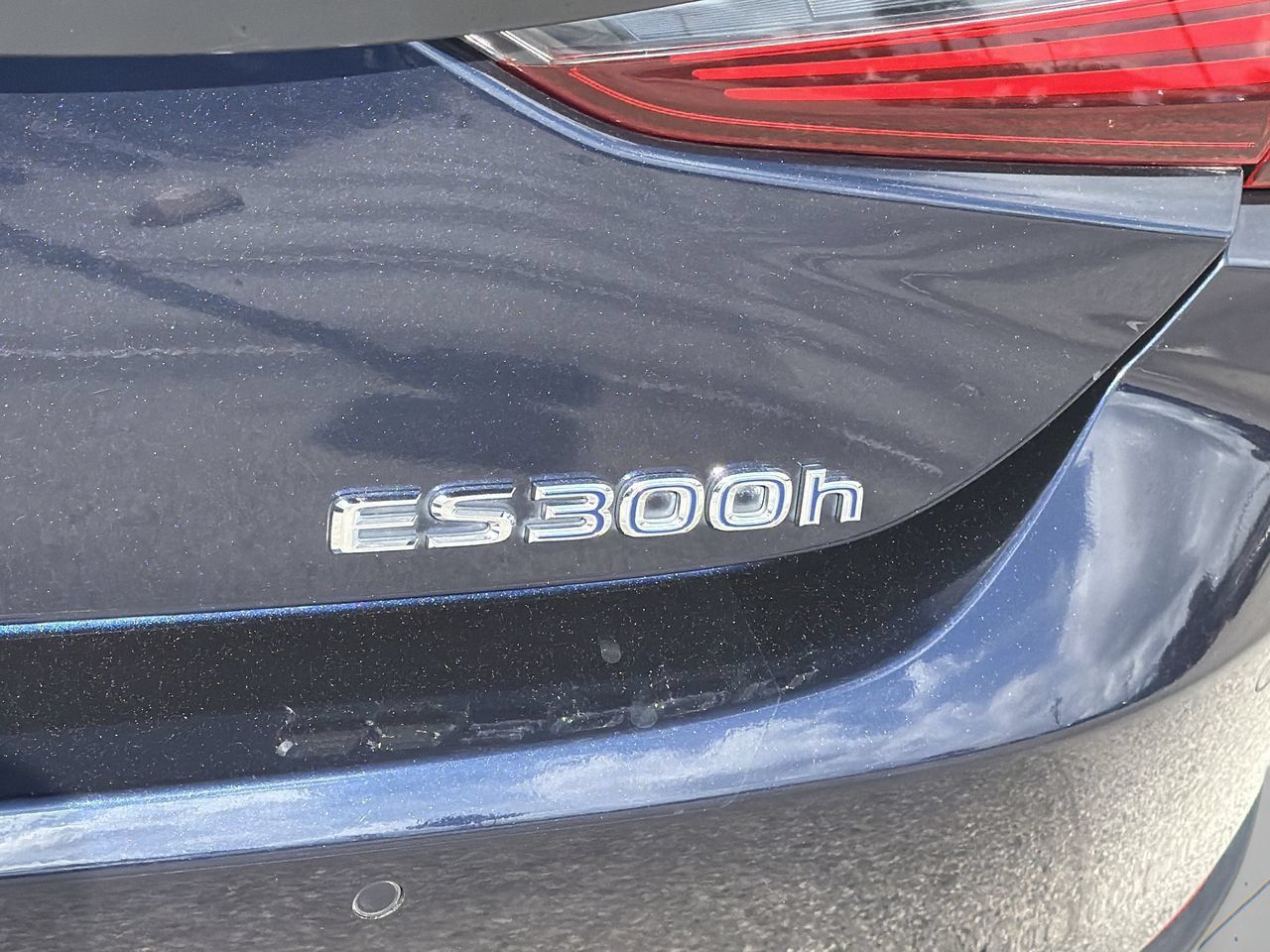 Used 2019 Lexus ES 300h w/ Accessory Package 2 FWD image 10