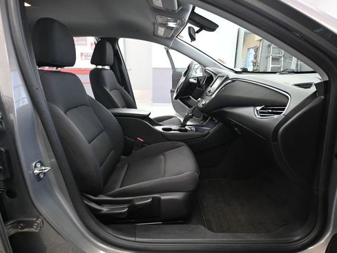 Used 2017 Chevrolet Malibu LT FWD image 44
