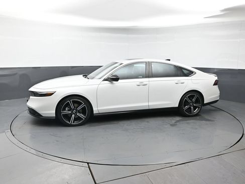 Used 2023 Honda Accord Sport image 2