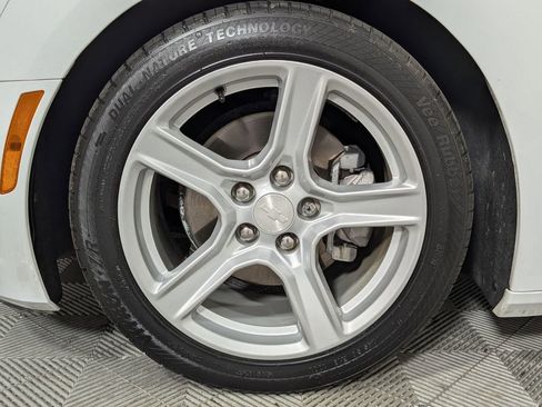 Used 2018 Chevrolet Camaro LT RWD image 27