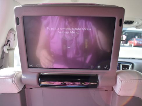 Used 2020 Chrysler Pacifica Touring-L Plus w/ Tire & Wheel Group image 31