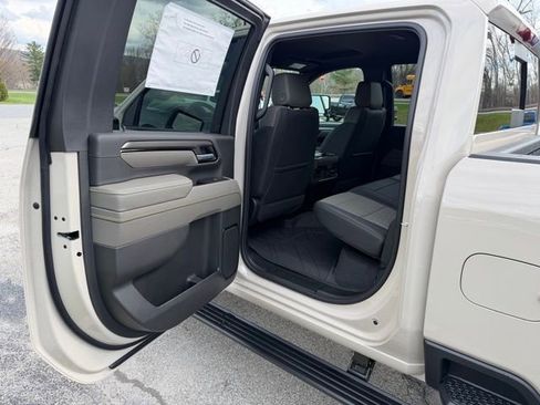 New 2026 Chevrolet Silverado 2500 ZR2 AWD/4WD image 16