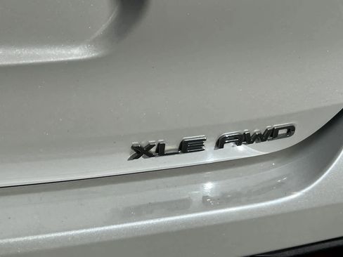 Used 2020 Toyota Highlander XLE image 7