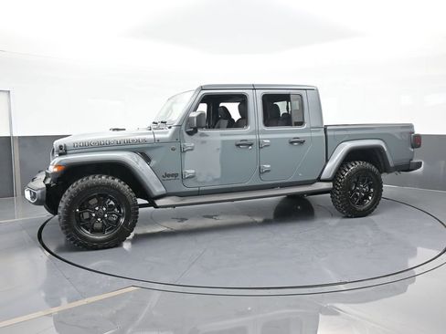 Used 2025 Jeep Gladiator Sport AWD/4WD image 2