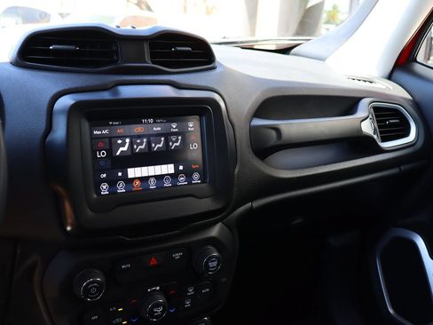 Used 2018 Jeep Renegade Latitude FWD image 43