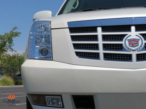 Used 2008 Cadillac Escalade AWD image 38