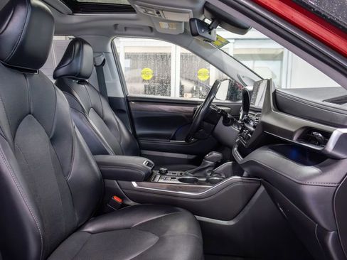 Used 2022 Toyota Highlander Limited image 12