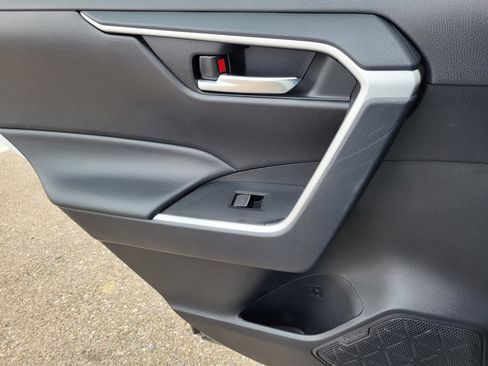 Certified 2025 Toyota RAV4 XLE image 19