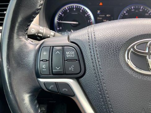 Used 2017 Toyota Highlander SE AWD/4WD image 24