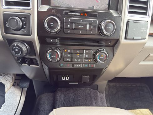 Used 2017 Ford F150 Lariat w/ Equipment Group 501A Mid AWD/4WD image 17