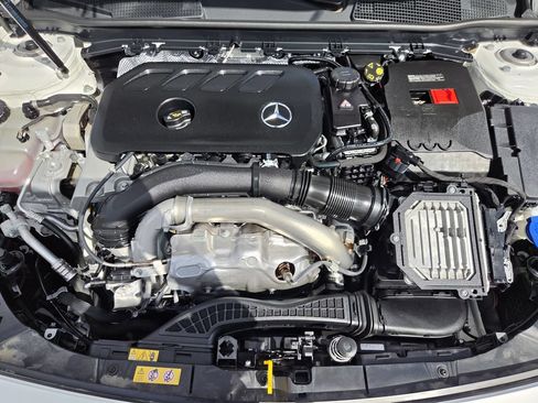 Used 2025 Mercedes-Benz CLA 250 4MATIC image 30