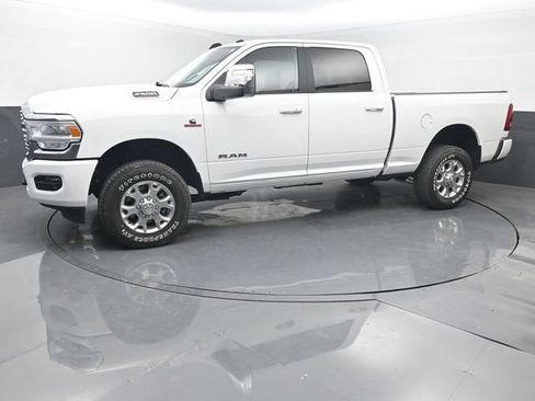 Used 2024 RAM 2500 Laramie AWD/4WD image 2