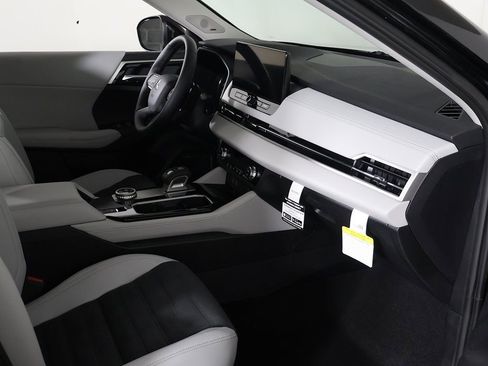 New 2025 Mitsubishi Outlander SE image 26