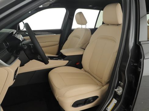 New 2026 Jeep Grand Cherokee Limited RWD image 11