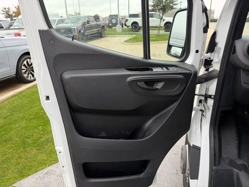 Used 2022 Mercedes-Benz Sprinter 3500 image 8